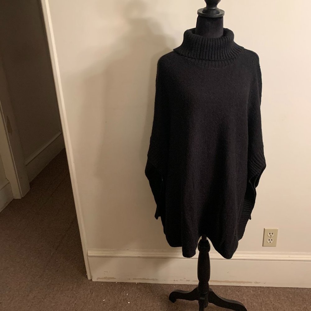 Women's Turtleneck Black Sleeved Poncho Size M (US 6)